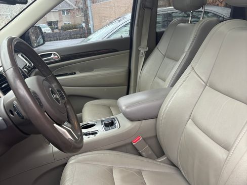 Used 2012 Jeep Grand Cherokee Laredo image 5