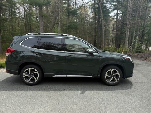 Used 2024 Subaru Forester Touring AWD/4WD image 2