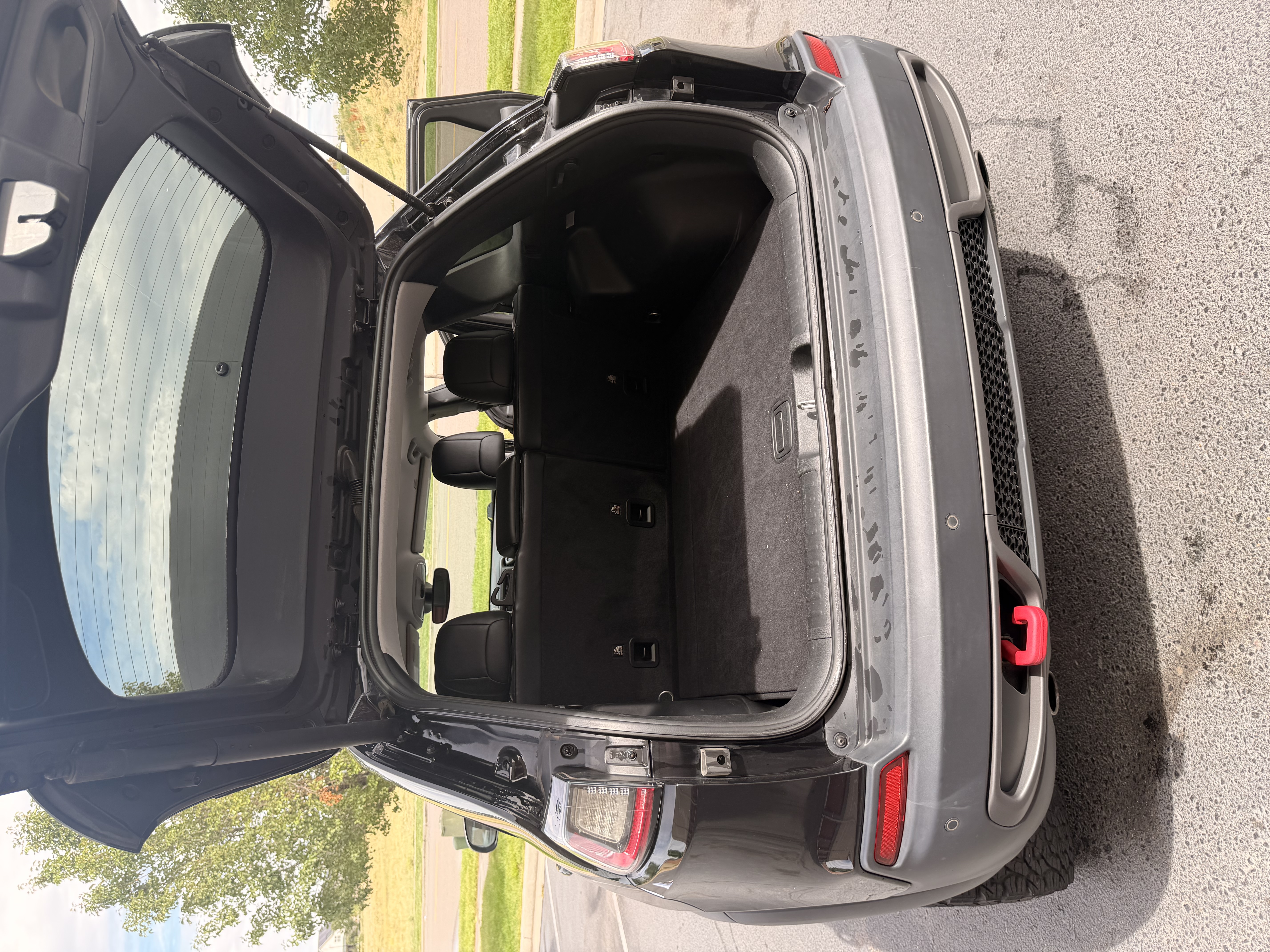 Used 2019 Jeep Cherokee Trailhawk AWD/4WD image 9