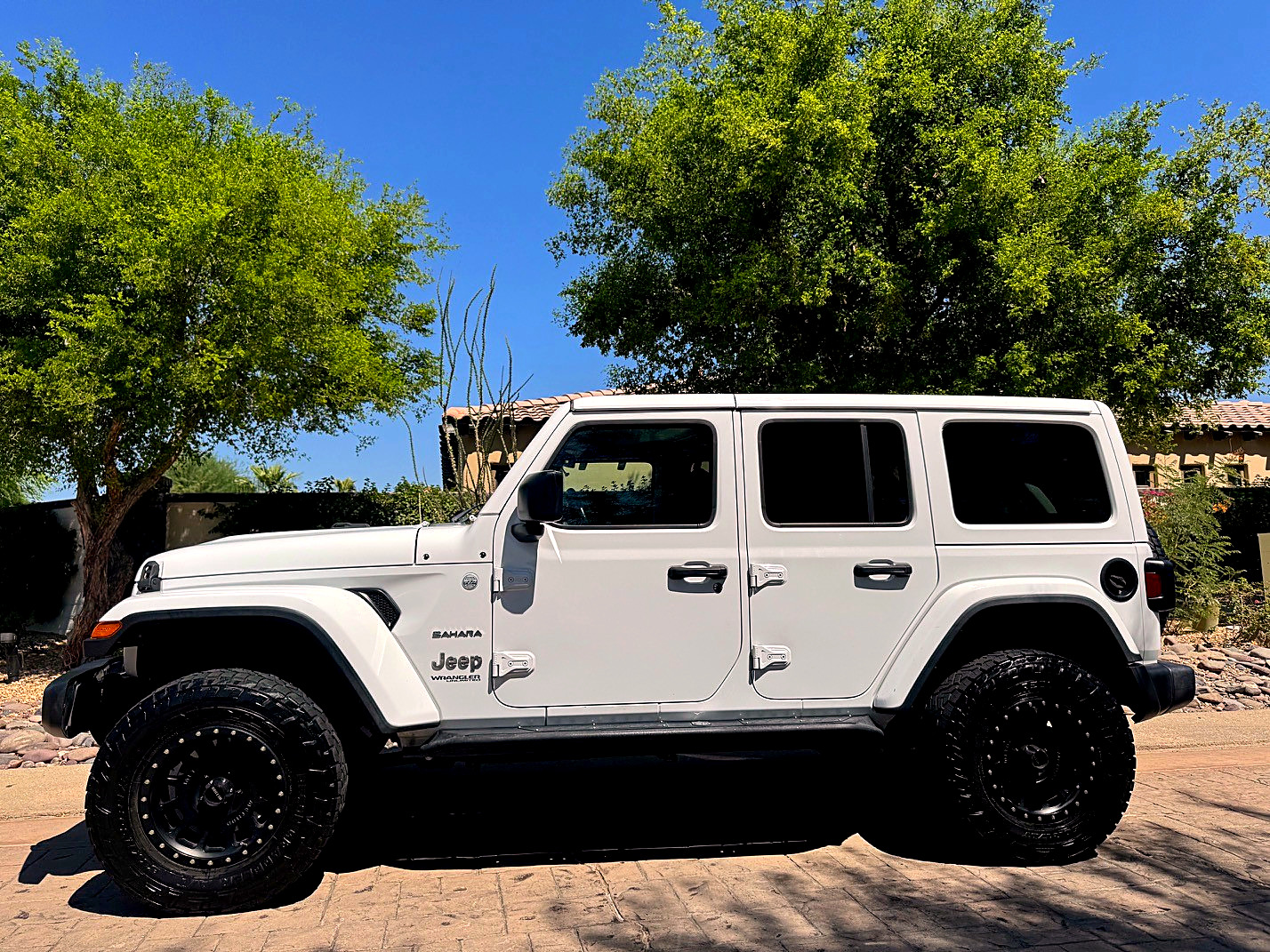 Used 2018 Jeep Wrangler Unlimited Sahara AWD/4WD image 4