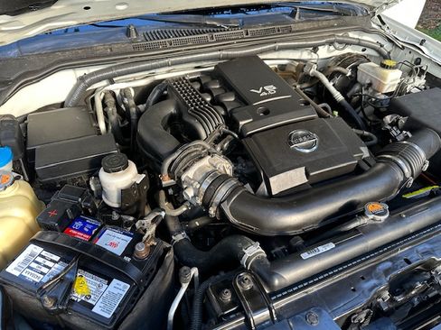 Used 2017 Nissan Frontier PRO-4X w/ Pro-4x Graphics Package image 25