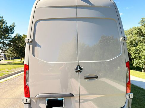 Used 2021 Mercedes-Benz Sprinter 2500 image 5