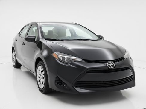 Used 2017 Toyota Corolla LE image 6