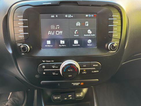 Used 2019 Kia Soul + image 14