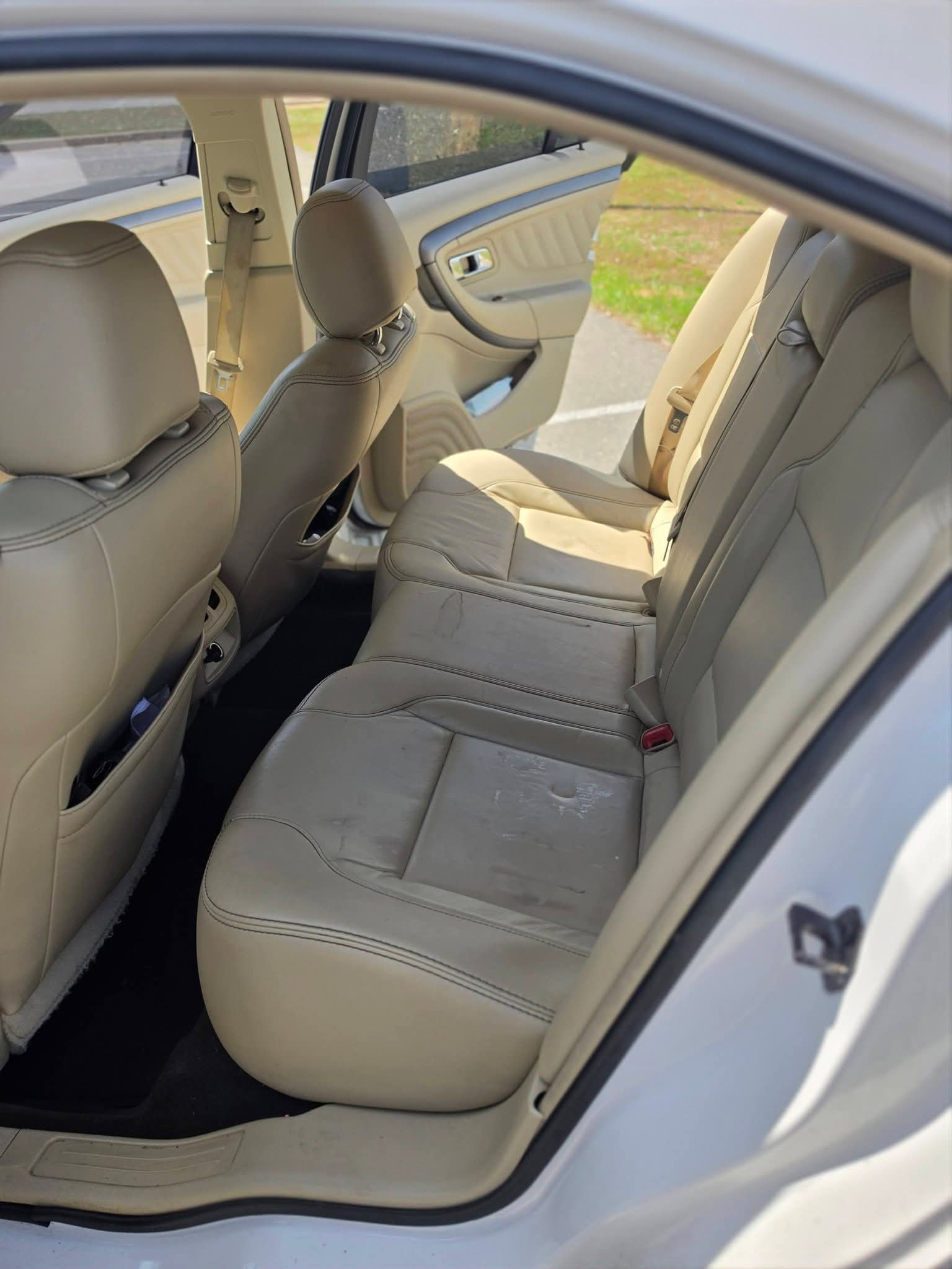 Used 2013 Ford Taurus SEL FWD image 8