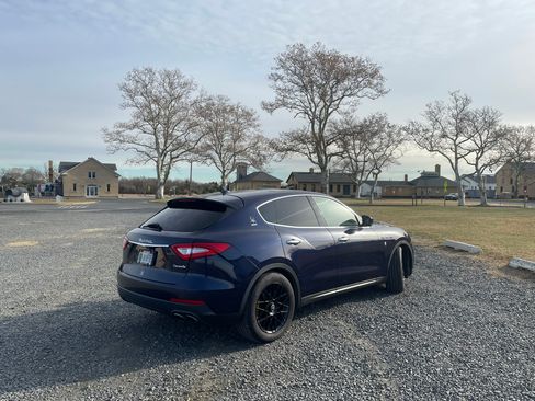 Used 2017 Maserati Levante image 8