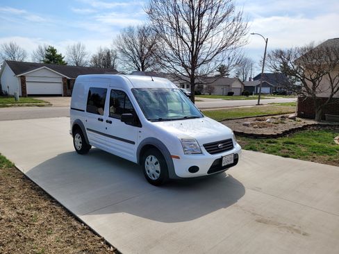 Used 2013 Ford Transit Connect XLT image 2