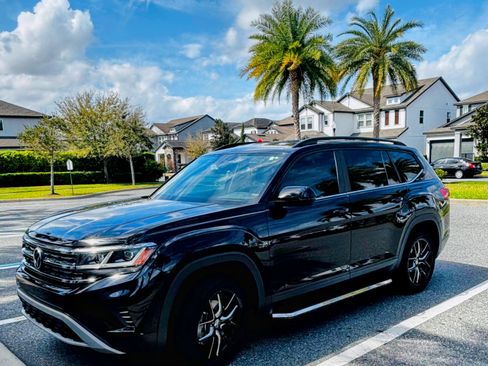 Used 2021 Volkswagen Atlas S image 1