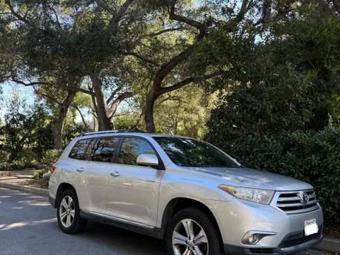 Used 2012 Toyota Highlander Limited image 25