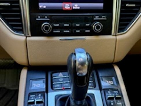 Used 2018 Porsche Macan Sport Edition image 13