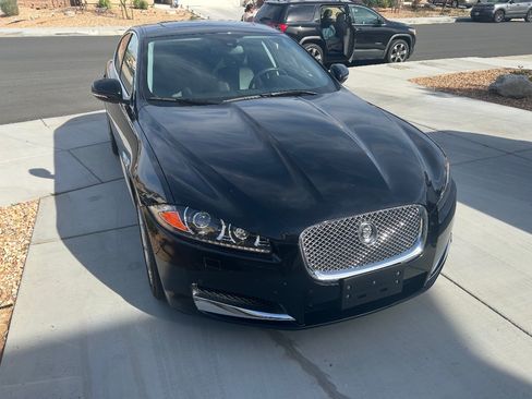 Used 2013 Jaguar XF image 1