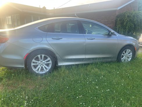 Used 2016 Chrysler 200 Limited FWD image 4