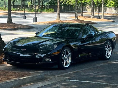 Used 2005 Chevrolet Corvette Coupe w/ Preferred Equipment Group RWD image 2