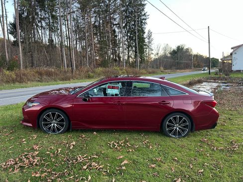Used 2019 Toyota Avalon Touring image 4