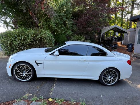 Used 2017 BMW M4 Convertible RWD image 2