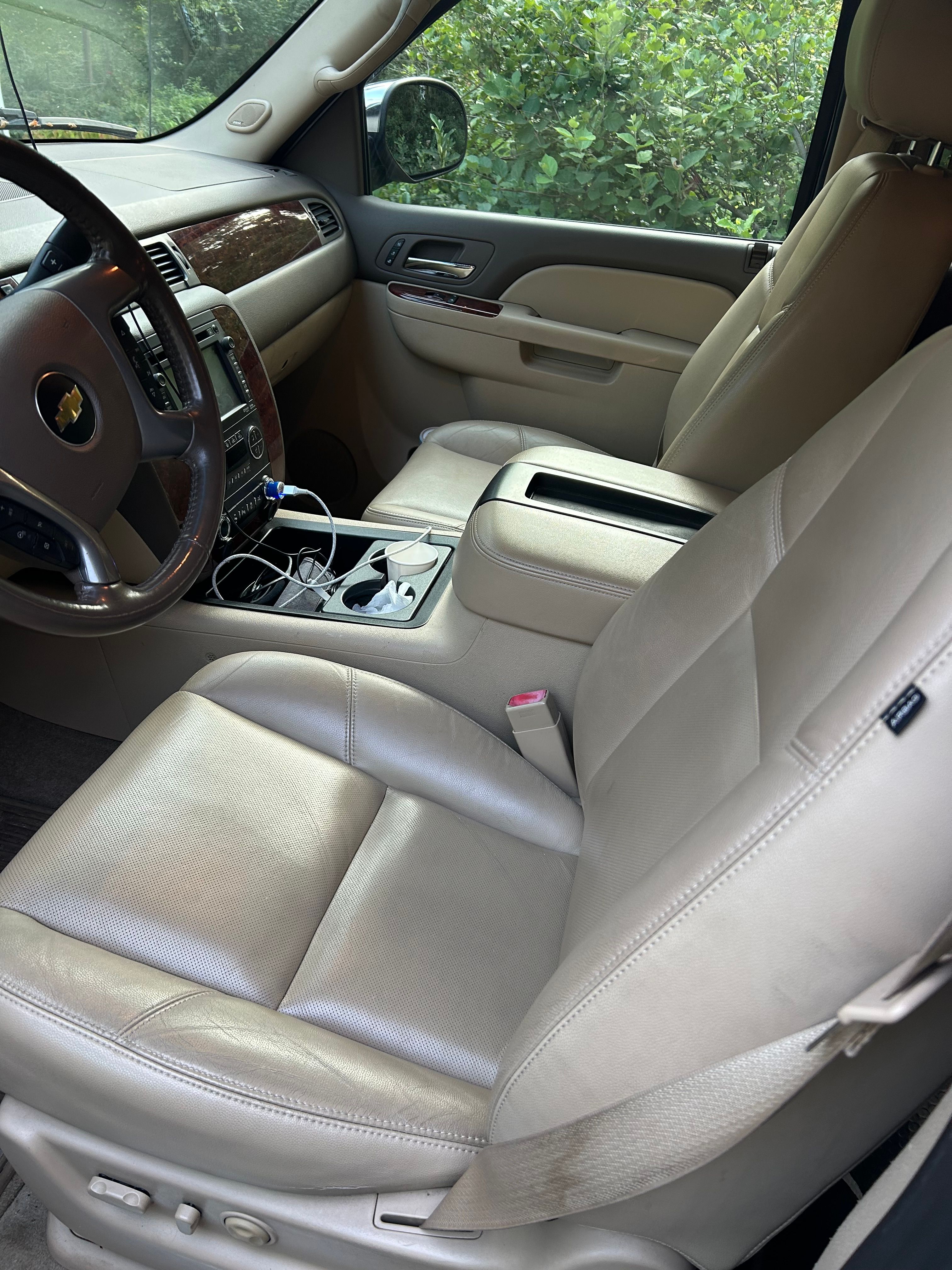 Used 2013 Chevrolet Avalanche LTZ AWD/4WD image 2