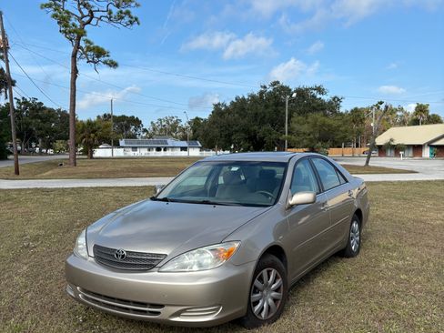 Used 2004 Toyota Camry LE image 1