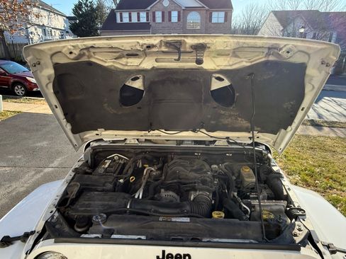 Used 2015 Jeep Wrangler Unlimited Sahara image 10