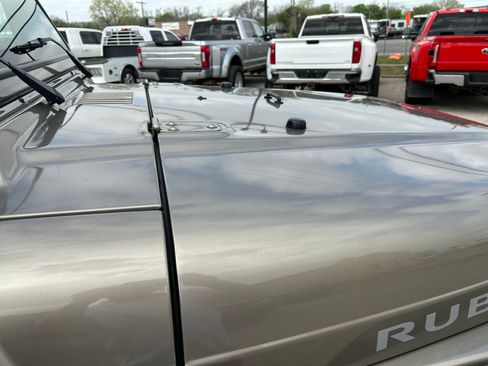 Used 2005 Jeep Wrangler Unlimited Rubicon w/ Sahara Edition Group image 10