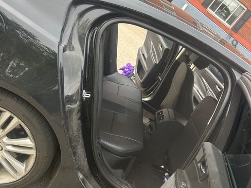 Used 2019 Jaguar XE Premium image 18