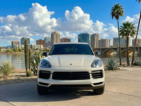 Used 2021 Porsche Cayenne image 2