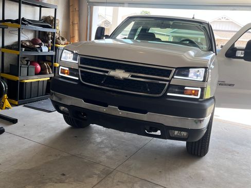 Used 2006 Chevrolet Silverado 2500 LT w/ Heavy-Duty Power Package AWD/4WD image 6