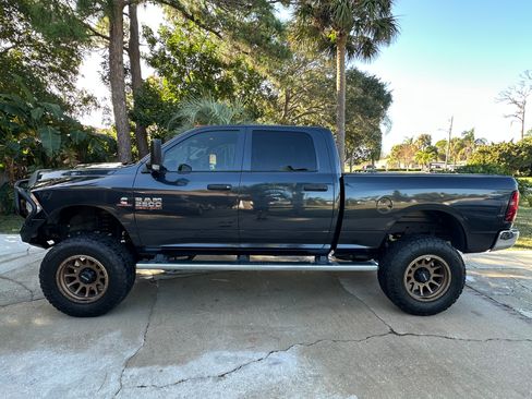 Used 2018 RAM 2500 Tradesman w/ Chrome Appearance Group image 2