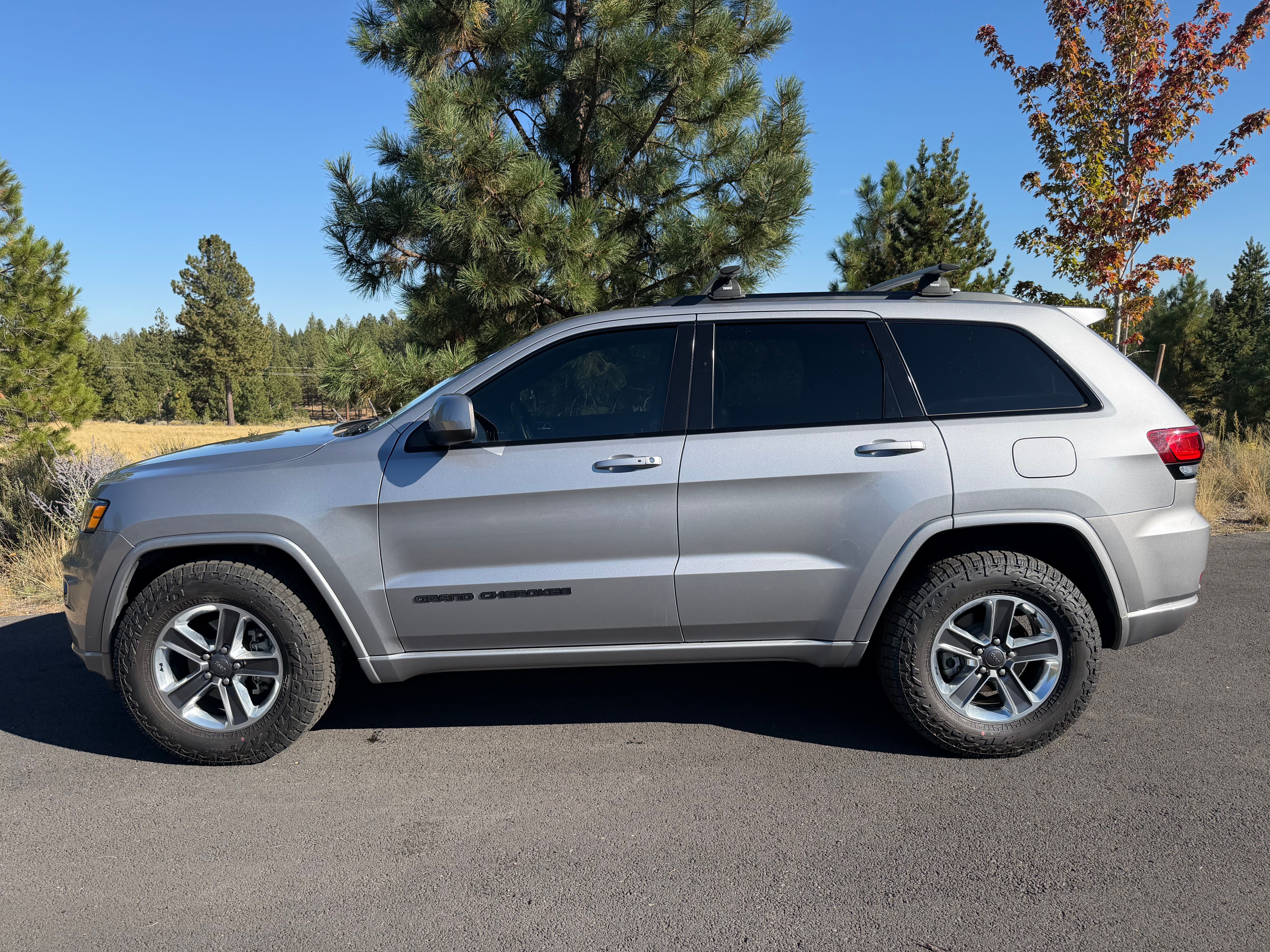 Used 2019 Jeep Grand Cherokee Altitude AWD/4WD image 2