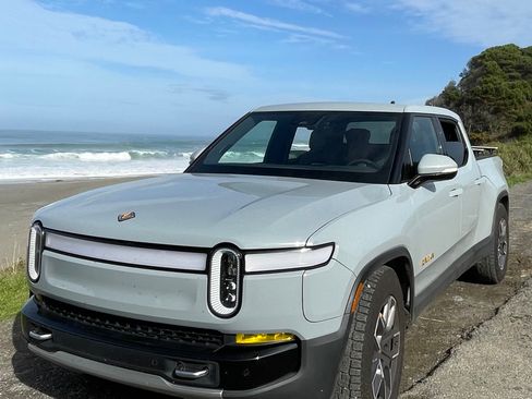 Used 2022 Rivian R1T Launch Edition image 8
