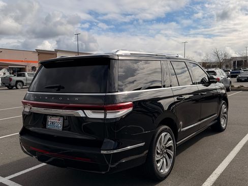 Used 2022 Lincoln Navigator L Reserve image 9