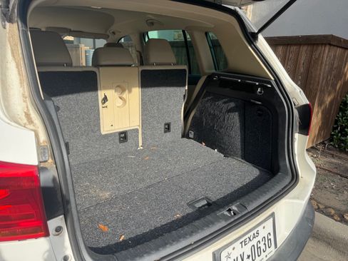 Used 2012 Volkswagen Tiguan LE image 9