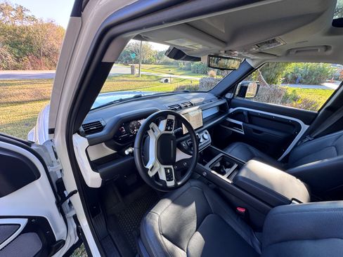 Used 2024 Land Rover Defender 130 S image 14