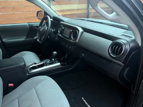 Used 2019 Toyota Tacoma SR5 RWD image 8