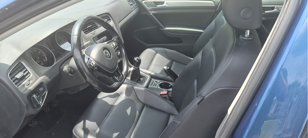 Used 2017 Volkswagen Golf Wolfsburg Edition FWD image 5