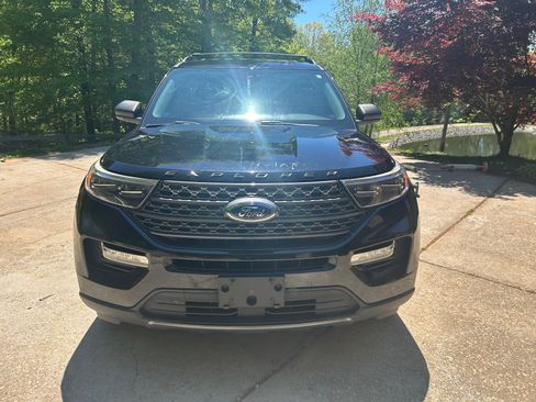 Used 2021 Ford Explorer XLT w/ Equipment Group 202A RWD image 4