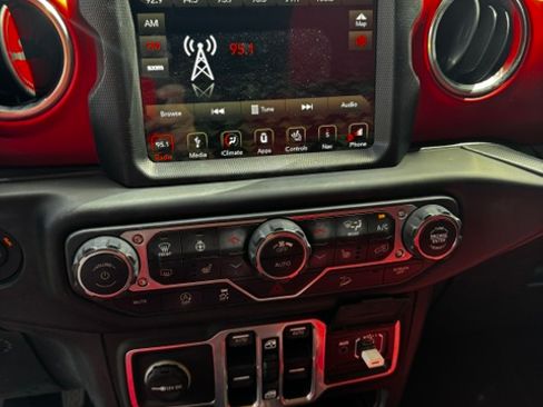 Used 2018 Jeep Wrangler Unlimited Rubicon AWD/4WD image 14