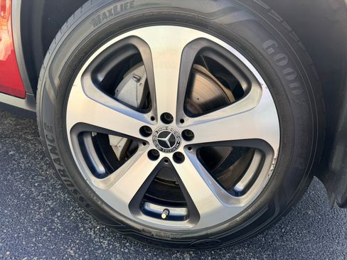 Used 2018 Mercedes-Benz GLC 300 4MATIC image 12