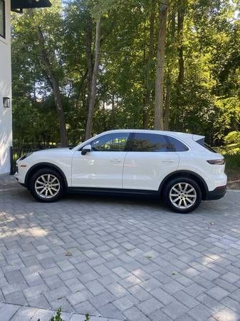 Used 2019 Porsche Cayenne AWD/4WD image 2