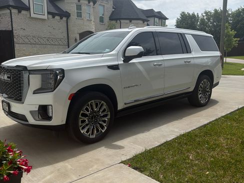 Used 2024 GMC Yukon XL Denali Ultimate AWD/4WD image 1