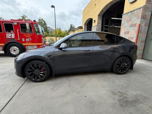 Used 2022 Tesla Model Y Performance AWD/4WD image 5