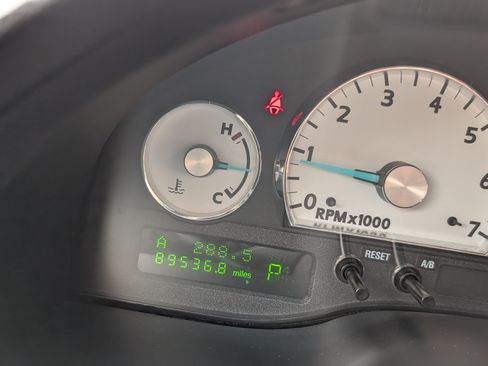 Used 2004 Ford Thunderbird image 15