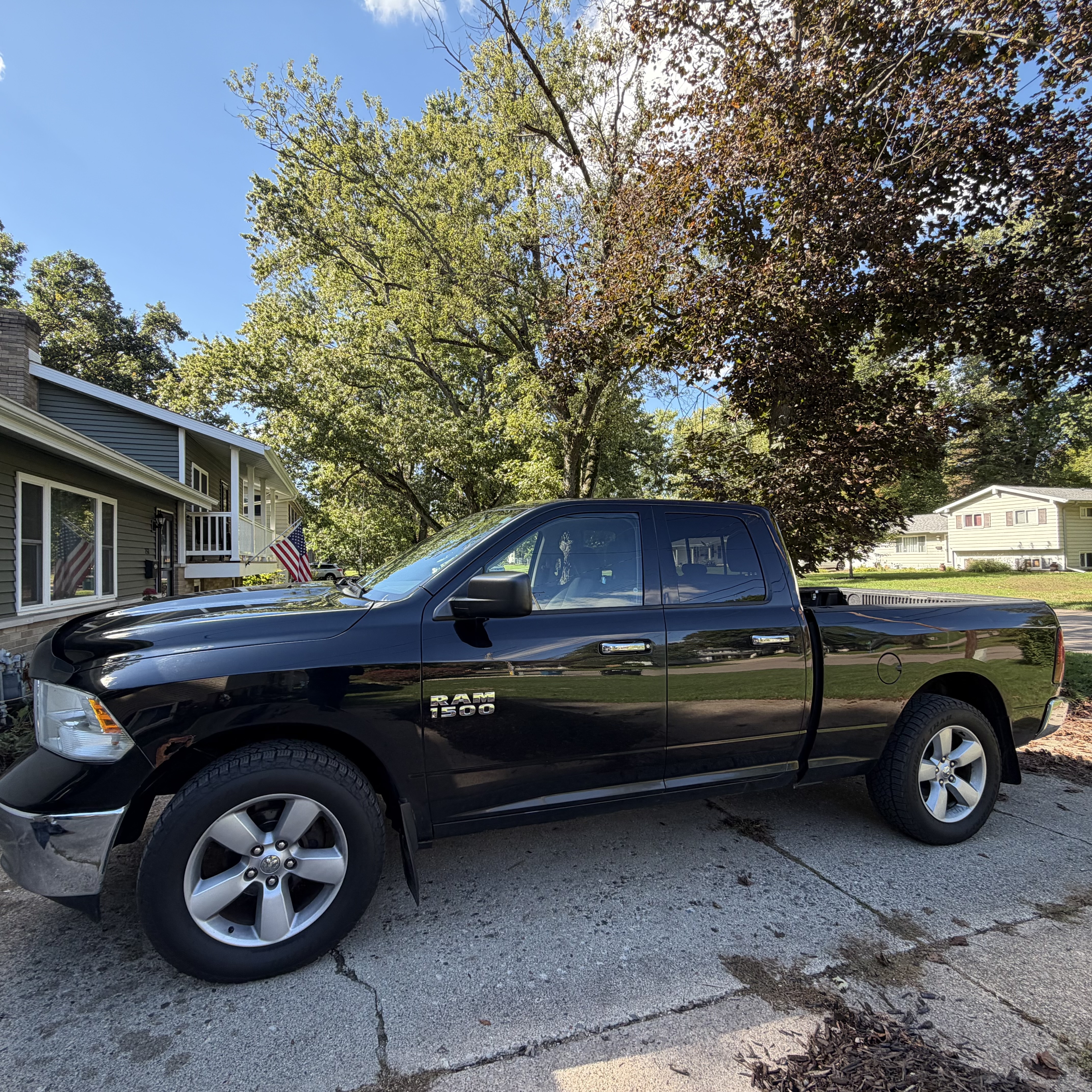 Used 2014 RAM 1500 Classic SLT AWD/4WD image 1