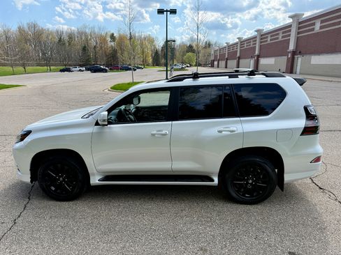Used 2023 Lexus GX 460 w/ Black Line Special Edition AWD/4WD image 9