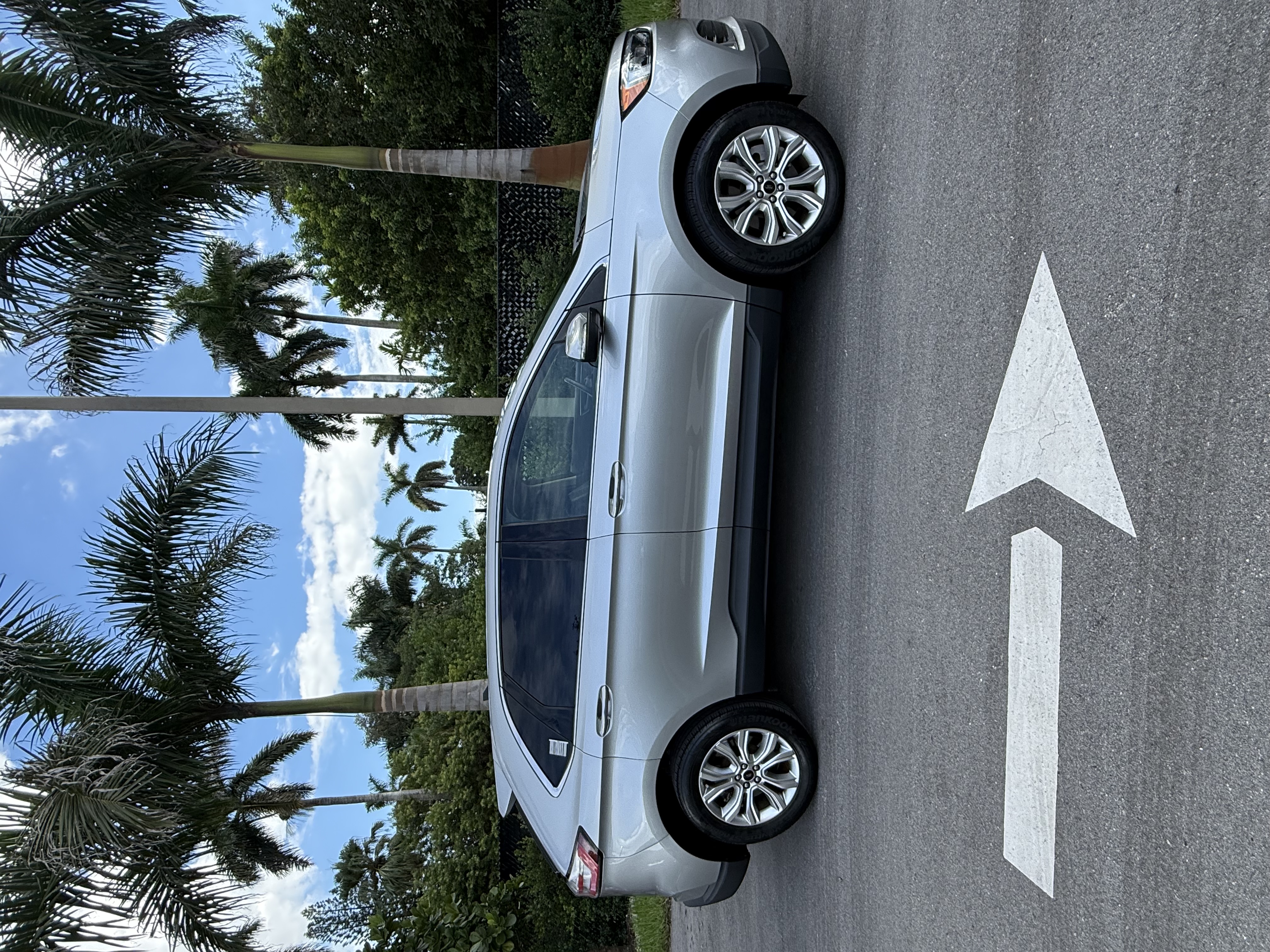 Used 2023 Ford Edge Titanium AWD/4WD image 2