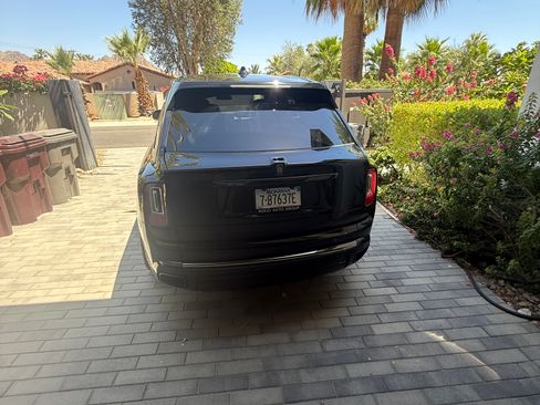 Used 2022 Rolls-Royce Cullinan Black Badge AWD/4WD image 6