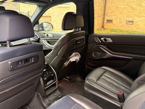 Used 2021 BMW X7 M50i image 30