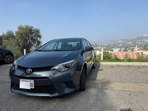 Used 2014 Toyota Corolla LE image 2