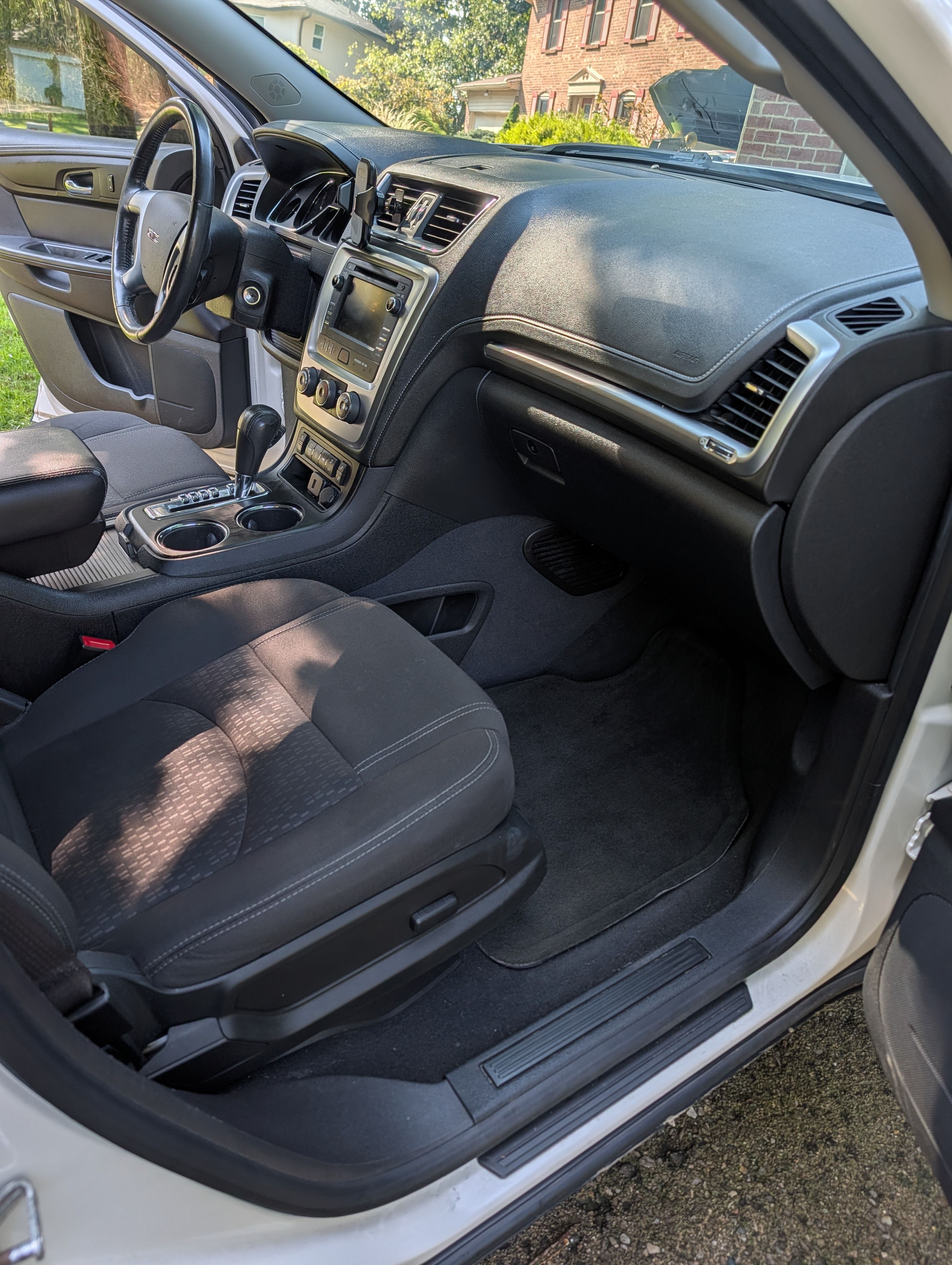 Used 2015 GMC Acadia SLE FWD image 12