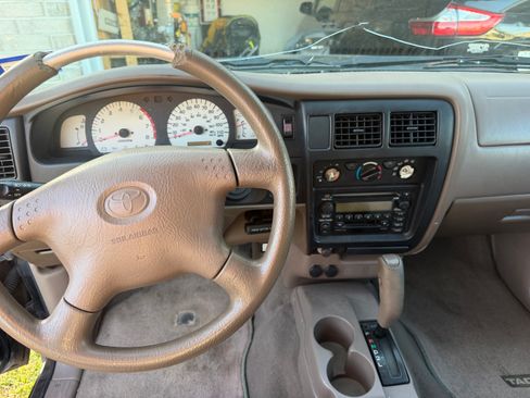 Used 2004 Toyota Tacoma PreRunner w/ Pwr Pkg w/ Mirrors RWD image 4