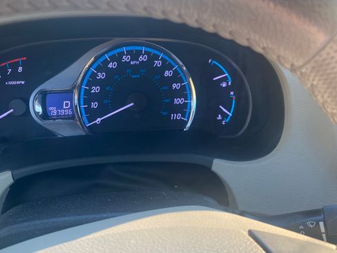 Used 2011 Toyota Sienna XLE image 9